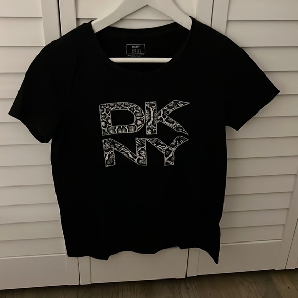 T-shirt black let me know for more information